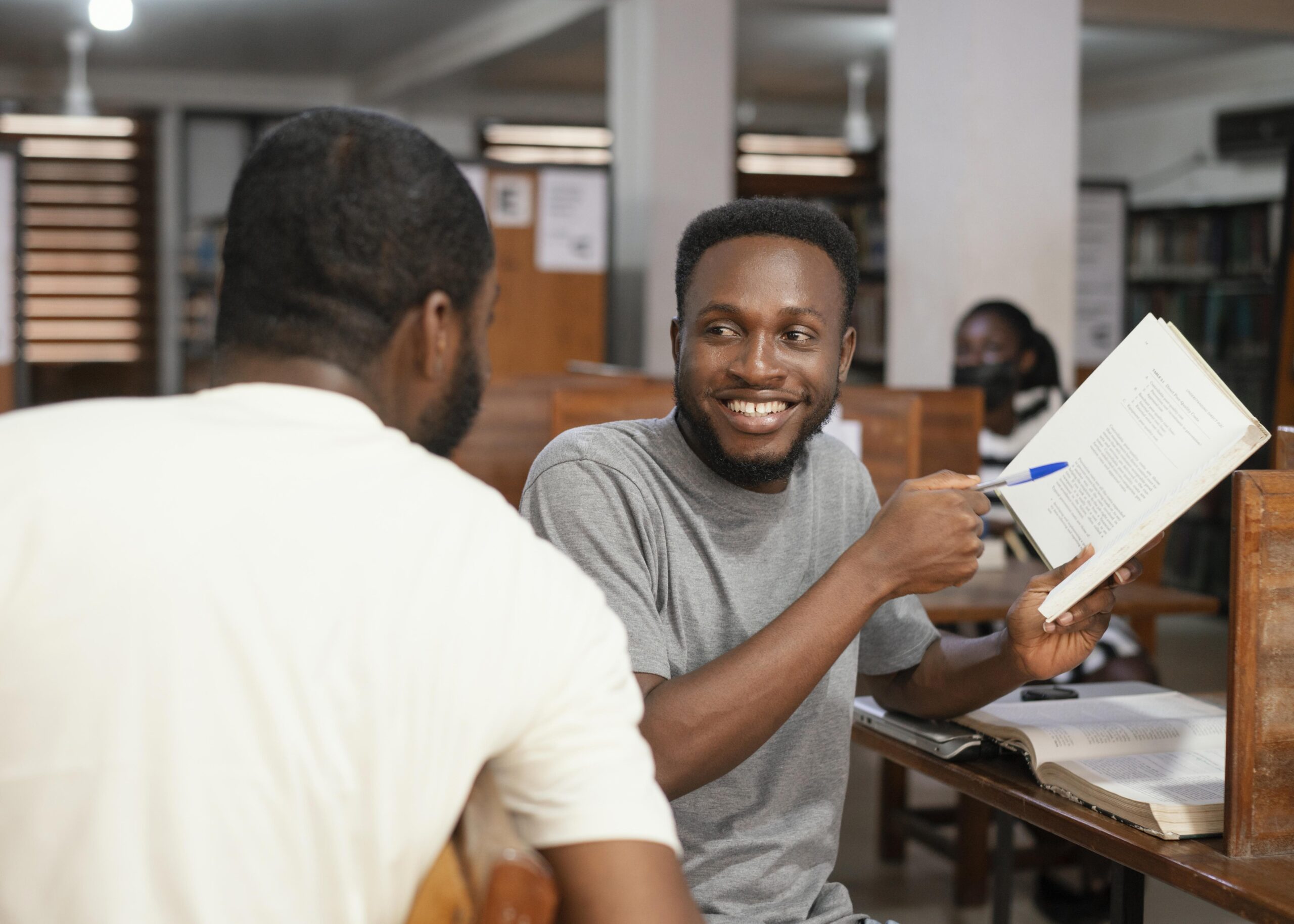 medium-shot-students-library